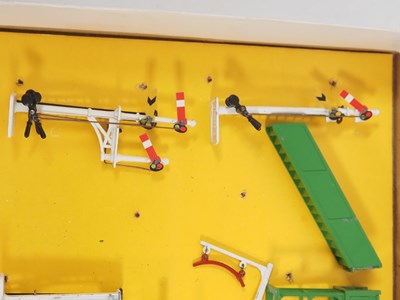 Lot 585 - A rare CRESCENT TOYS 2135 OO gauge Railway...