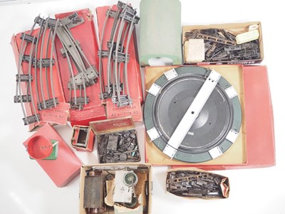 Lot 593 - A mixed group of O gauge track and accessories...