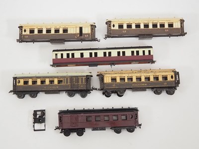 Lot 600 - A group of HORNBY O gauge No 2 special Pullman...