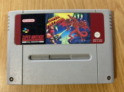 Lot 585 - SUPER NINTENDO (SNES) - A group of loose video...