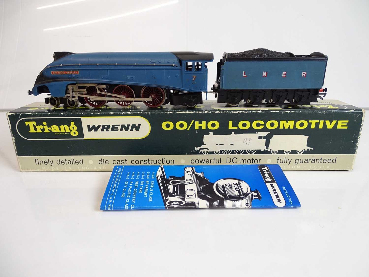 Lot 462 - OO SCALE MODEL RAILWAYS: A WRENN W2212 A4...