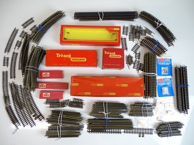Lot 481 - OO SCALE MODEL RAILWAYS: A large crate of...