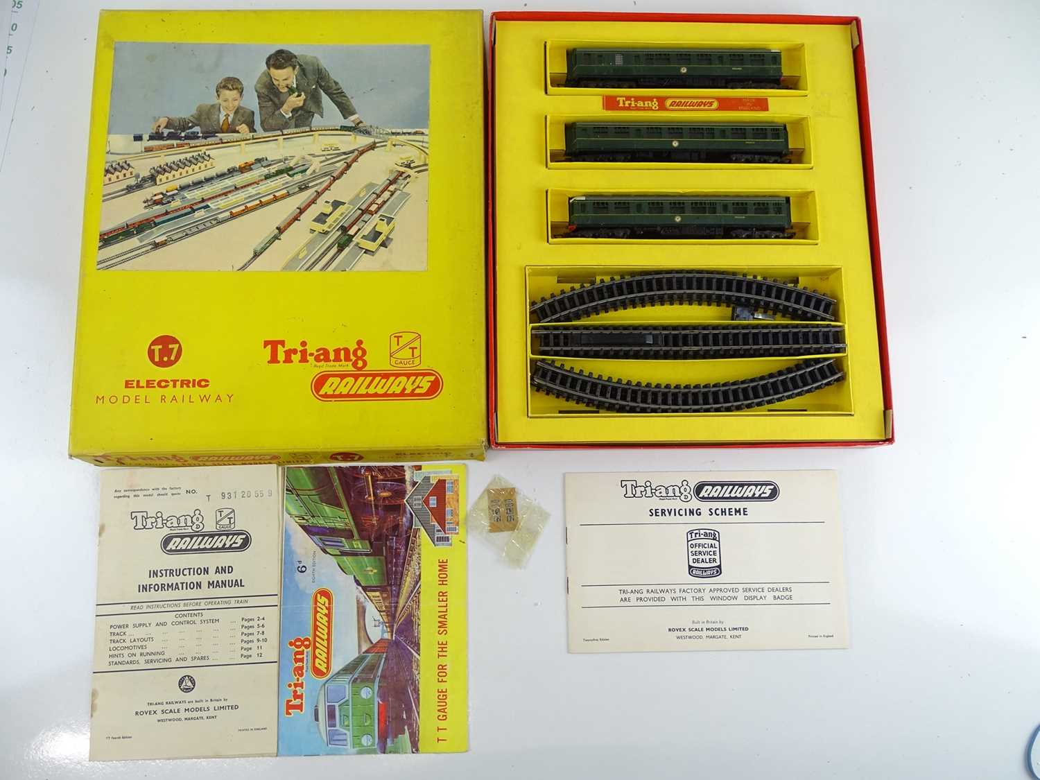 Tt Set Lot 2 - A rare TRI-ANG TT Gauge T7 train set