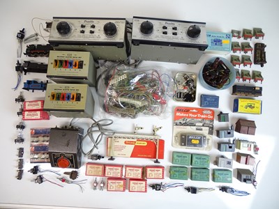 Lot 482 - OO SCALE MODEL RAILWAYS: A large crate of...