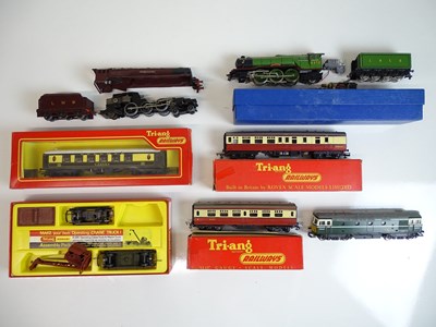Lot 487 - OO SCALE MODEL RAILWAYS: A mixed group of...