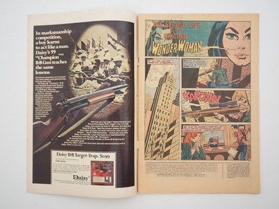 Lot 260 - WONDER WOMAN #204 (1973 - DC) - The first...