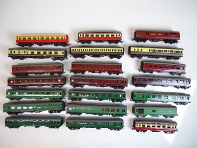 Lot 506 - OO SCALE MODEL RAILWAYS: A large quantity of...