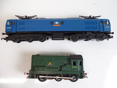 Lot 512 - OO SCALE MODEL RAILWAYS: A pair of unboxed...