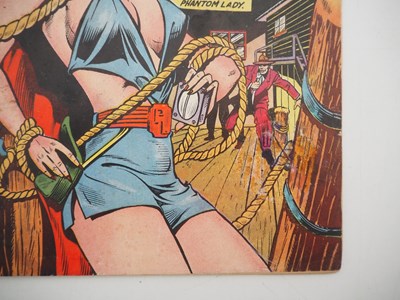 Lot 515 - PHANTOM LADY #17 (1948 - FOX) - Iconic (and...