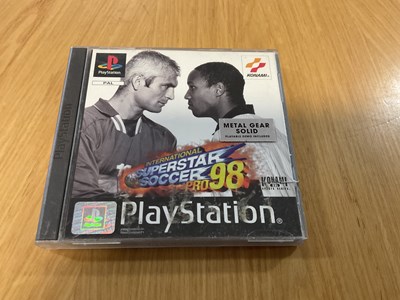 Lot 578 - SONY PLAYSTATION 1 - A PlayStation bundle...
