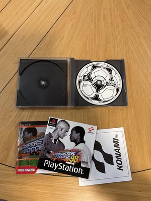 Lot 578 - SONY PLAYSTATION 1 - A PlayStation bundle...