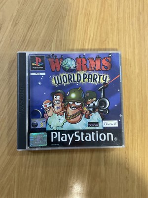 Lot 578 - SONY PLAYSTATION 1 - A PlayStation bundle...