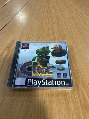 Lot 578 - SONY PLAYSTATION 1 - A PlayStation bundle...