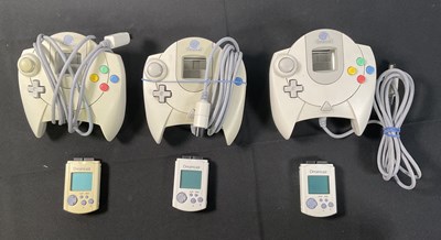 Lot 411 - SEGA DREAMCAST - A group of 3 unboxed original...