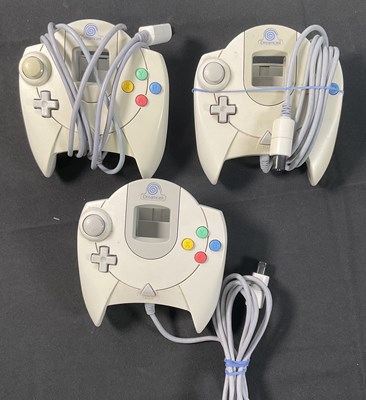 Lot 411 - SEGA DREAMCAST - A group of 3 unboxed original...