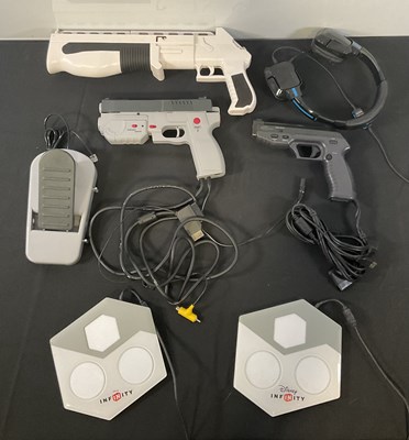 Lot 518 - RETRO GAMING ACCESSORIES - A group of retro...