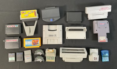 Lot 519 - RETRO GAMING ACCESSORIES - A group of video...