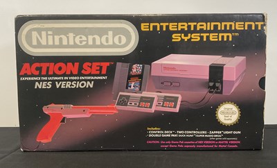 Lot 500 - NINTENDO (NES) - A boxed Nintendo...