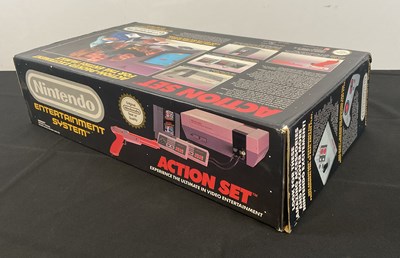 Lot 500 - NINTENDO (NES) - A boxed Nintendo...