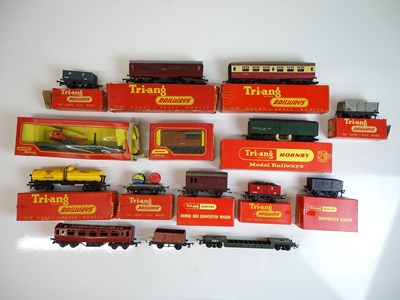 Lot 522 - OO SCALE MODEL RAILWAYS: A group of boxed and...