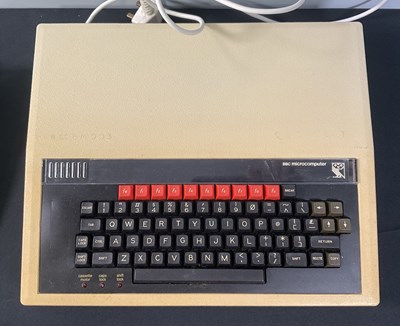 Lot 394 - COMPUTERS - An unboxed BBC MICROCOMPUTER...