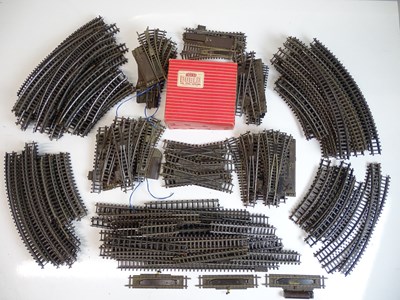 Lot 532 - OO SCALE MODEL RAILWAYS: A crate of HORNBY...
