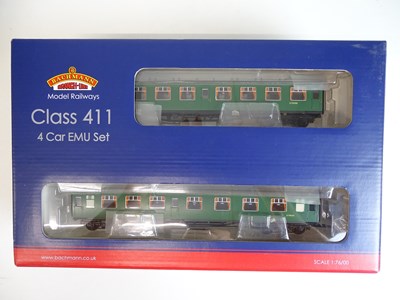 Lot 536 - OO SCALE MODEL RAILWAYS: A BACHMANN 31-425A...