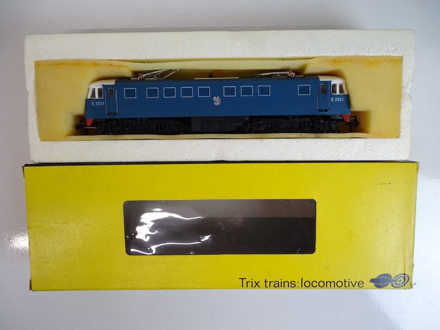 Lot 537 - OO SCALE MODEL RAILWAYS: A TRIX 1128 E3000...