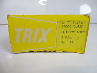 Lot 537 - OO SCALE MODEL RAILWAYS: A TRIX 1128 E3000...