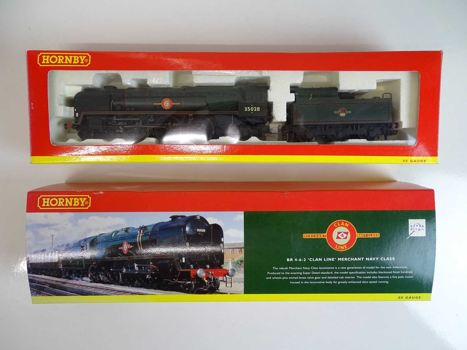 Lot 541 - OO SCALE MODEL RAILWAYS: A HORNBY R2169...
