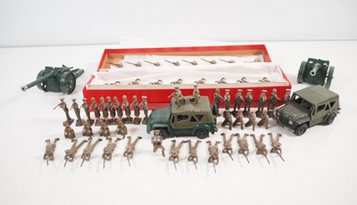 Lot 33 - A group of diecast soldiers, military vehicles...