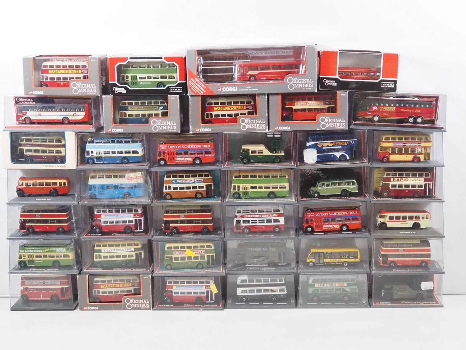 Lot 34 - A quantity of 1:76 scale diecast buses and...