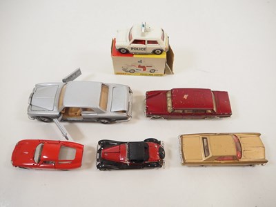 Lot 101 - A group of boxed and unboxed DINKY diecast...