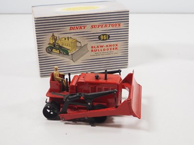 Lot 121 - A DINKY diecast 961 Blaw Knox Bulldozer...