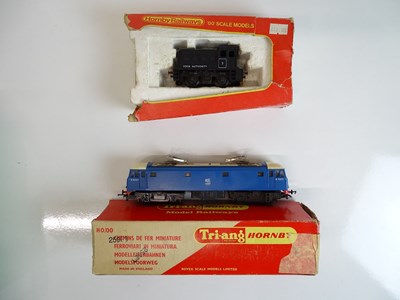 Lot 554 - OO SCALE MODEL RAILWAYS: A pair of TRI-ANG /...