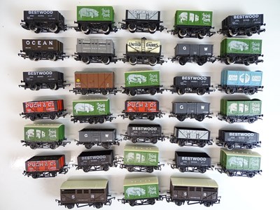Lot 564 - OO SCALE MODEL RAILWAYS: A large group of...