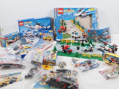 Lot 261 - LEGO: A selection of 'Classic Town', 'Town'...