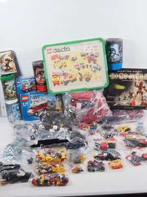 Lot 262 - LEGO: A Selection of 'City' and 'Bionicle'...