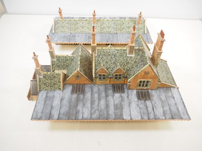 Lot 318 - A nice O gauge station building and island...