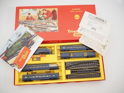 Lot 325 - A TRI-ANG OO gauge RS14 Transcontinental train...