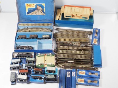 Lot 352 - A mixed crate of mostly HORNBY DUBLO 3-rail OO...