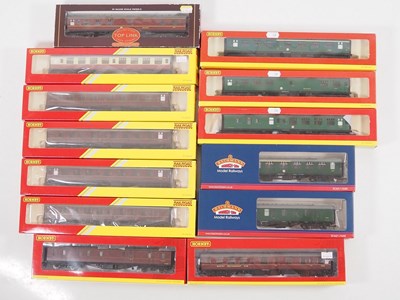 Lot 358 - A group of OO gauge passenger coaches by...