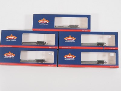 Lot 359 - A rake of BACHMANN OO gauge bogie well wagons...