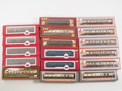 Lot 369 - A group of OO gauge passenger coaches by DAPOL,...