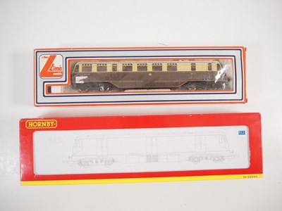 Lot 431 - A pair of OO gauge GWR diesel railcars...