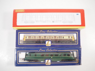 Lot 432 - A group of OO gauge diesel railcars comprising...