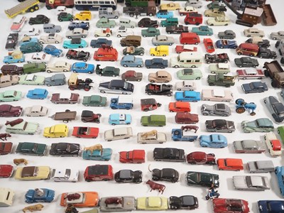 Lot 457 - A large quantity of mostly unboxed 1:76 scale...