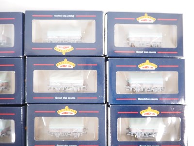 Lot 463 - A large group of BACHMANN OO gauge 5-plank...