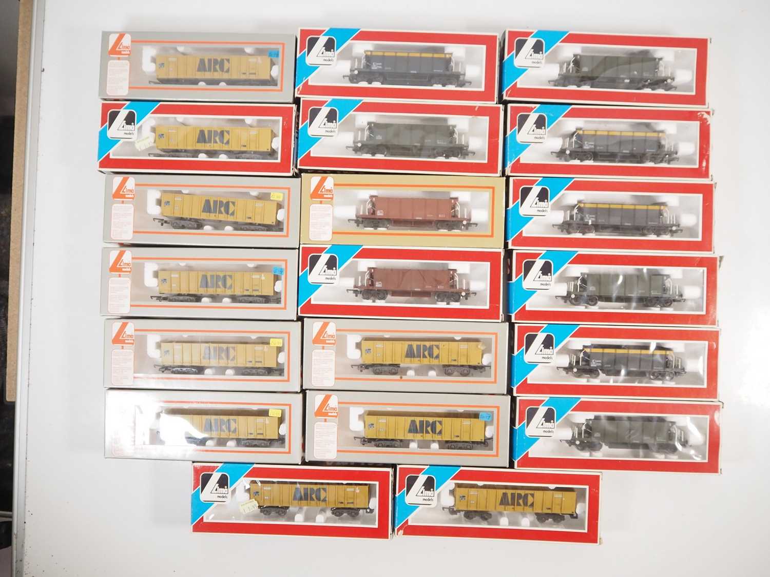 Lot 466 - A group of LIMA OO gauge bogie hopper wagons...