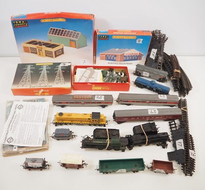 Lot 483 - A group of OO gauge rolling stock, track and...